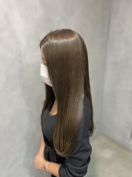 レヴィ 神楽坂(Levi) 透明感と艶のストレートロングstyle◎グレージュカラー