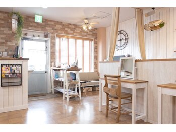 エスハウス(S HOUSE)の写真/緑がたくさんの落ち着いたナチュラルな店内◎アットホームな雰囲気で初めての方もリラックスして過ごせる♪
