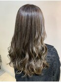 大人女性ツヤ髪ロング グレージュ