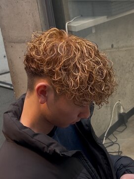 イーラ(era) スペインカール　ツイストスパイラル眉カットメンズパーマ