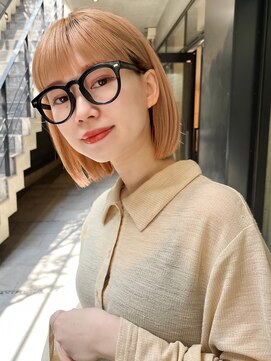 ガーデンヨコハマ(GARDEN YOKOHAMA) 切りっぱなし　ミニボブ　ブリーチ　ベージュカラーワイドバング