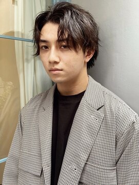 メンズセンターパート　フェザーパーマ　アッシュブラック