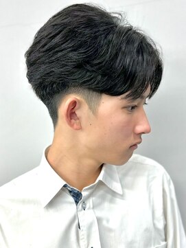 セプト 博多(SEPT.) 刈り上げショート 黒髪 ダウンパーマ 毛流れパーマ ビジネス