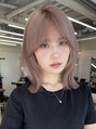 ホロ(hollo)&nbsp;縛れる長さのミディアムレイヤー！外ハネもしやすい長さ