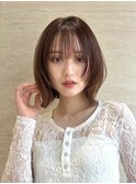 外ハネパツっと切りっぱなしレイヤーボブタッセルボブ丸顔面長