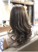 ロングヘア　アッシュ　イルミナカラー