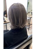 グレージュ×白髪ぼかしハイライト