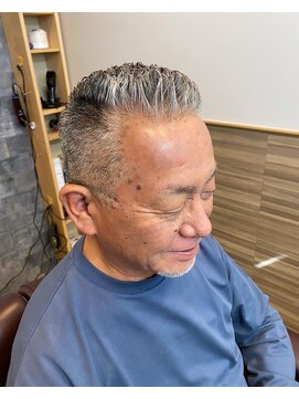 銀座マツナガ 神田店 短髪スキンフェード震災刈りアイロンパーマベリーショートメンズ