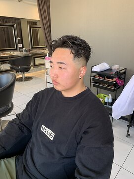 アイズ 海老名(AIZU) 極道パーマ フェードカット スキンフェード メンズカット