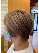 フレンズ 手稲店(friend's)&nbsp;白髪ぼかしハイトーンミルクティーベージュショートスタイル札幌