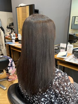 アルター(aL ter) アッシュグレー［デザインカラー/レイヤーカット/ウェットヘア］