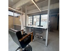 ラボ(Lab)の雰囲気（8席の広い空間）