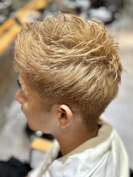 グリンバイアルティナ 八王子店(Grin by artina) 刈り上げショート/ブリーチデザイン/アップバング