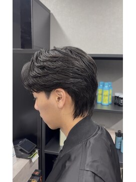 ナチュラルにキマる“爽やかセンターパート”