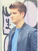 ジジバイワースホワイル(jiji by WORTH WHILE)&nbsp;リバースセンターパート刈り上げセンターパートサーフカール