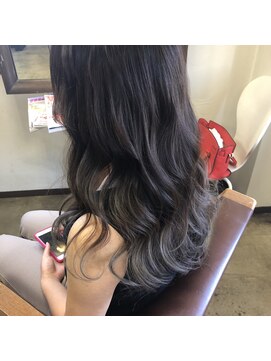 グラフティー(graffiti) グレージュグラデーション