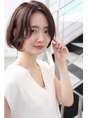 女性らしい柔らかショートボブ