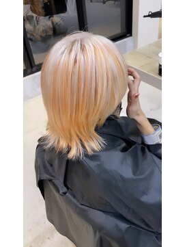 リア 近鉄八尾店(Lia) ブリーチデザインカラー/ホワイト×オレンジ/ミックスカラー