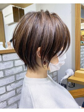 アヴァロン(AVALON) 30代/40代/50代・絶壁解消・小顔前下がりショートボブ【中村】