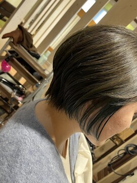 フランジェッタヘアー(Frangetta hair) インナーブルー×ショートボブ