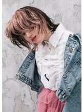 ブリーチは全て【ケアブリーチ】を使用。ダメージレスでクオリティの高いブリーチデザインを提供します。