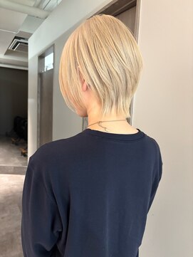 ポノ(po_no) ホワイトブロンドショートウルフ金髪ショート