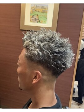 カットスタジオ ビークラブ(Cut studio B_CLUB) スキンフェード&ツイスパ