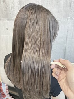 髪質改善×カラーでダメージレスに理想のStyleへ。質感が変わり手触りも見た目もワンランク上の美髪に…！