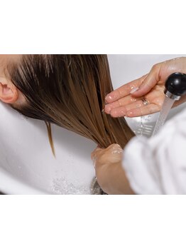 【一関】毎月の白髪染めでも傷ませない。カラーと同時ケアでダメージをリセットし、色持ちと潤いをキープ◎