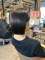 スペックホルダー(Spec Holder) 暗めカラーナチュラルタイトボブ
