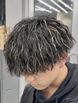 オーバル ジングウマエ(OVARL jingumae)&nbsp;縦落ちツイストスパイラルハイライトパーマラウンドマッシュ