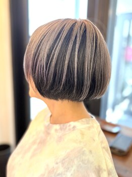 バレット(BALETT)の写真/ファッションカラーをアレンジして白髪をカバー♪ノンブローでもまとまる大人の上品ショートボブ☆