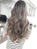 エラ(ELLA)&nbsp;シルバーのバレイヤージュ