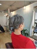 ショートを楽しむ刈り上げツーブロックヘア