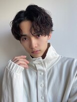 ツーダブルバイフィフス 西梅田店(WW.. by fifth)&nbsp;センターパートツイストスパイラルパーマツーブロックメンズヘア