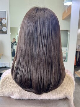 エルパライソ リフォ(Elparaiso Reff) レイヤーカット×ソフトベージュ