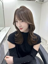 前髪ありワイドバンググレージュ美髪レイヤーカット髪質改善
