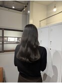 オリーブグレージュで透明感