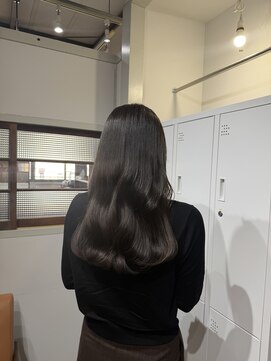 リズム(Lism) オリーブグレージュで透明感