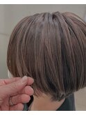 グレージュカラーでトーンダウン！