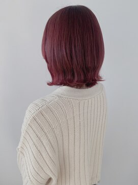 シェリッシュ ノース(Sheriche North) 切りっぱなしボブ×チェリーピンクカラー【ブリーチ1回】