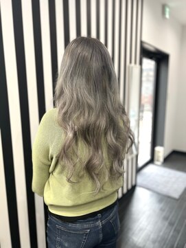 フーバ(FUUBA) 原色エクステでシルバーカラー