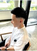 メンズバーバースタイルフェザーアップスキンフェードヘア