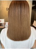 髪質改善ハイトーンミルクティーベージュストレートミディアム