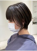 オフィスにも♪イヤリングカラー×ショート