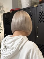 ヲタク(wotaku.)&nbsp;ホワイトブロンドベージュ切りっぱなしボブケアブリーチ