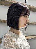 ぱつっと前下がりボブ