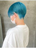 水色ペールブルー刈り上げ女子ハンサムショート夏ツーブロック