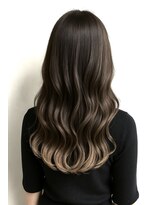 ミー 岡崎(mii)&nbsp;mii 透明感グラデーション艶ウェーブ［岡崎/稲熊/グラデ］