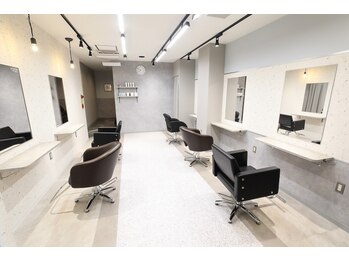 アデプト 北千住店(adept)の写真/少人数のプライベートサロンだからこその落ち着いた雰囲気！マンツーマンで似合うスタイルを提案♪